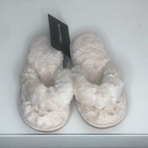 Fluffy flip flop slippers
